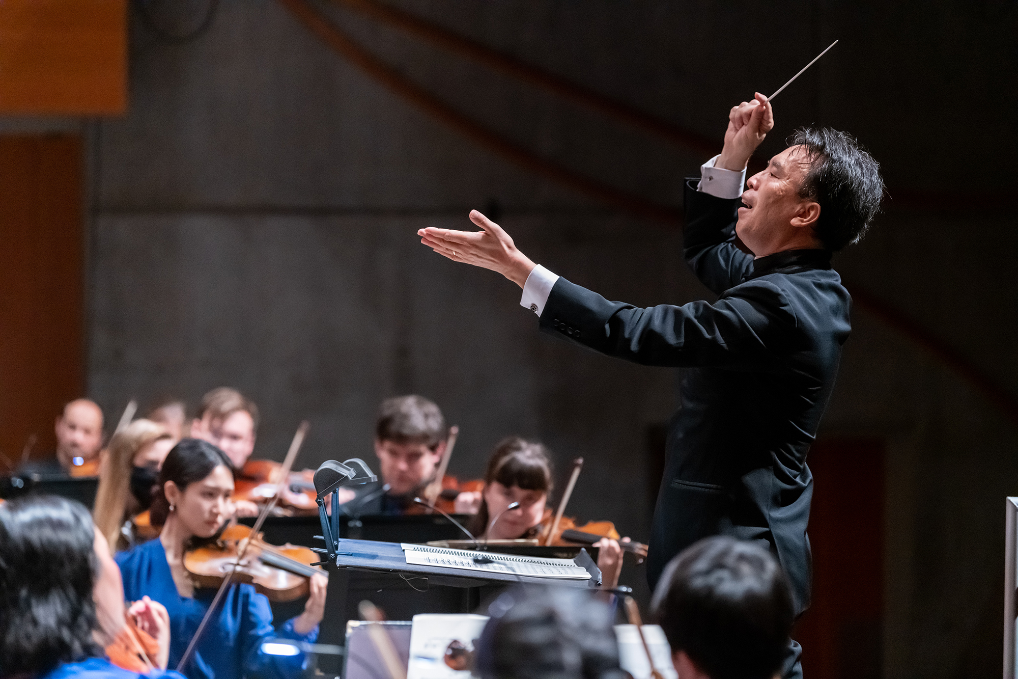 Jindong Cai conducting The Orchestra Now at the 2021 China Now Music Festival. Photo by Karl Rabe