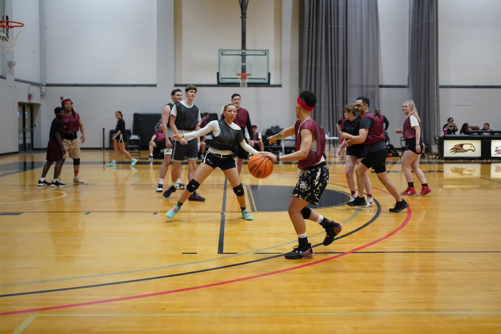 Faculty/Staff vs. Seniors Basketball Game 2024,&nbsp;Photo by Estefany Lara &#39;26